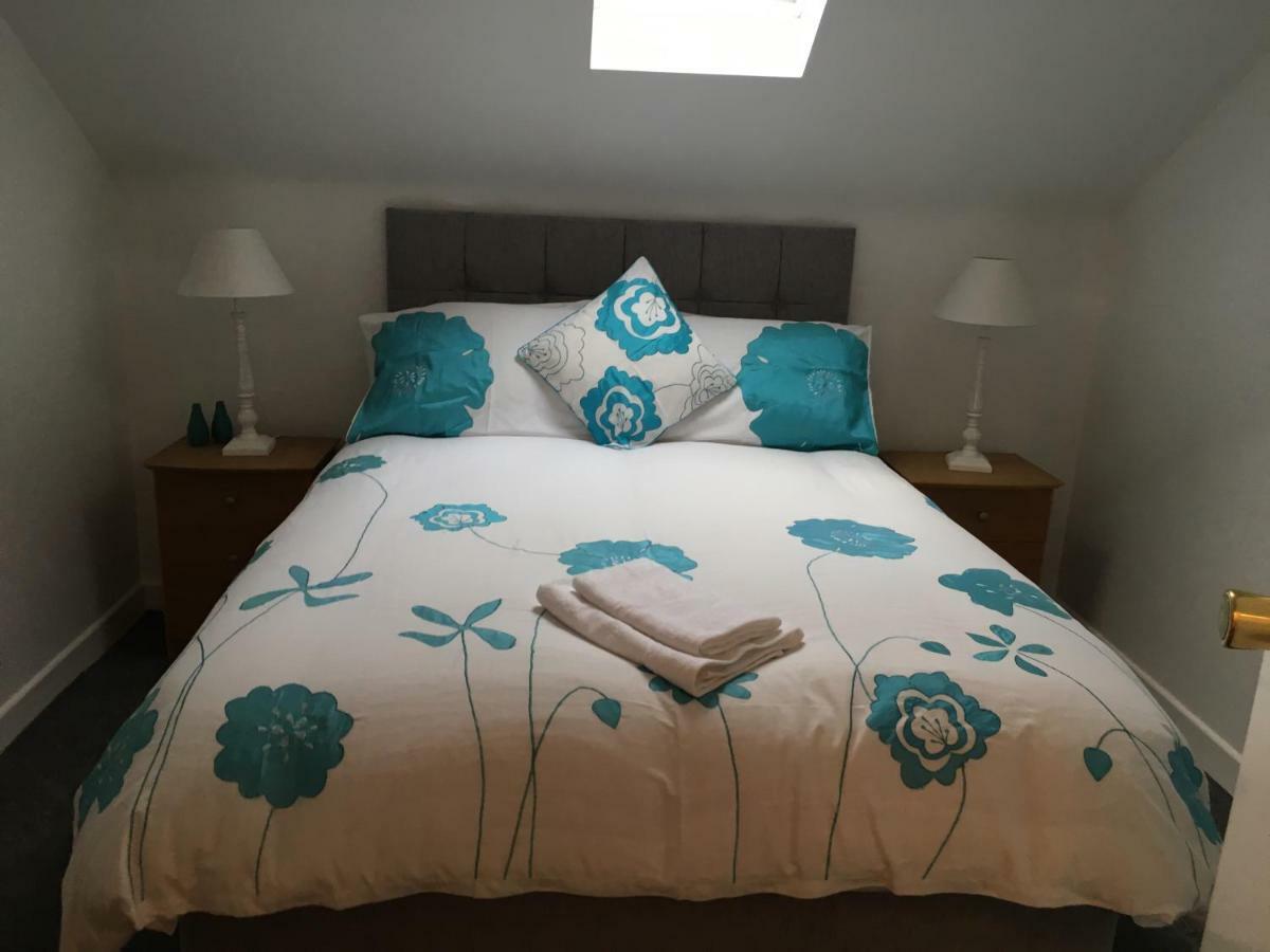 Spacious And Bright Town Centre Apartment Ballycastle Exterior photo